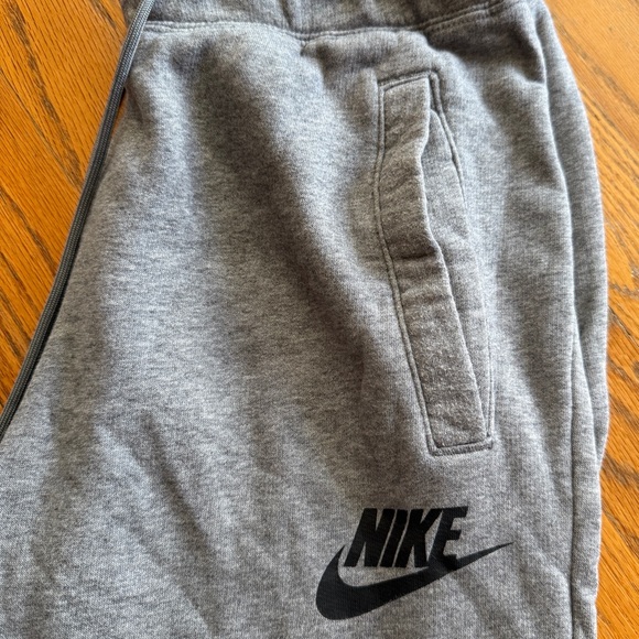 Nike Heather Gray Joggers - Picture 2 of 5